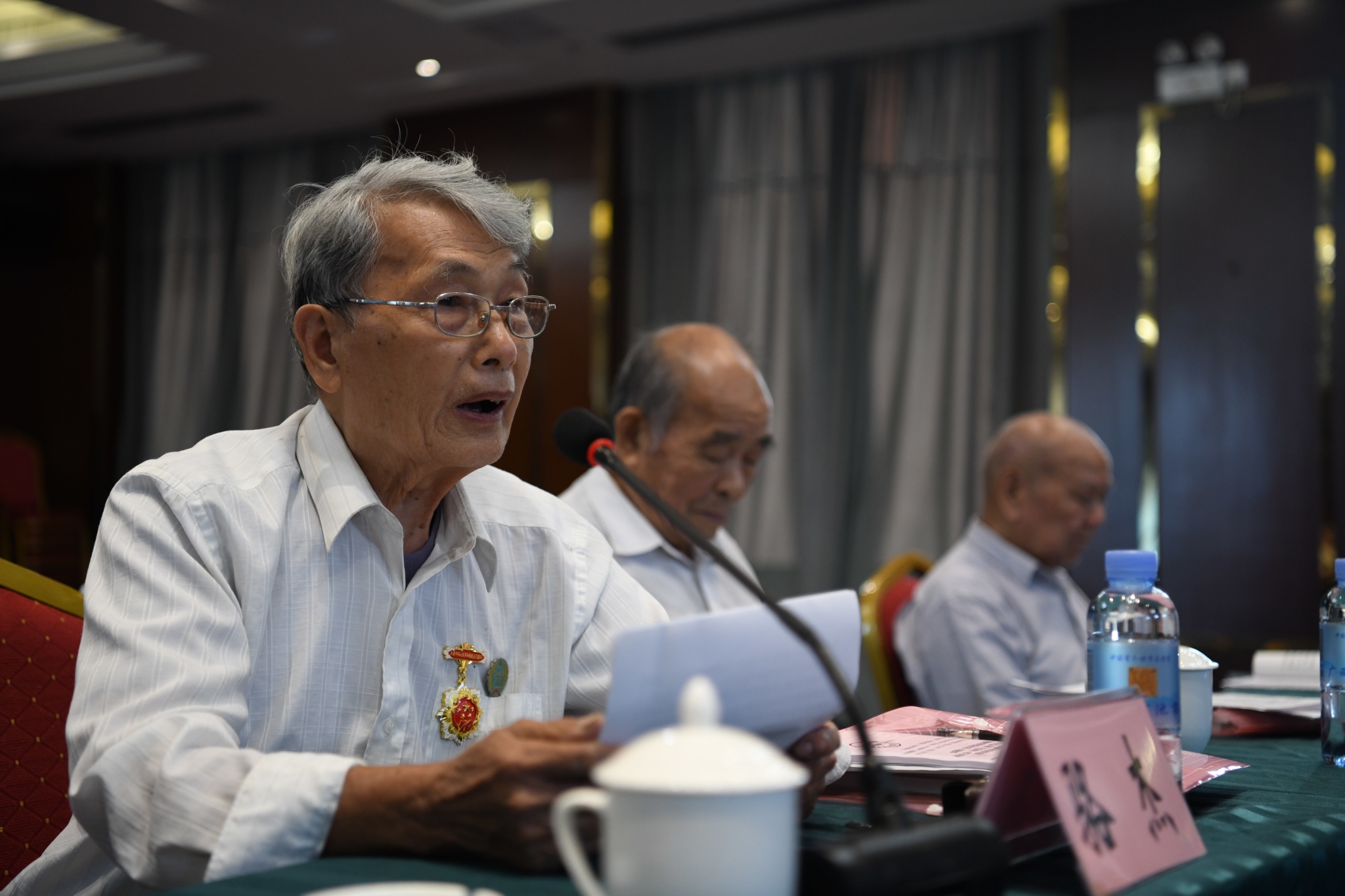 窗口期赫塔费调整名单以备CBA季后赛；完成体检环节打磨；气氛紧张；医务组通报恢复