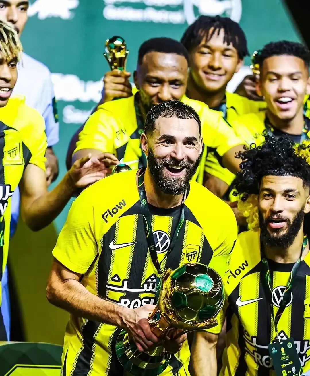 包含皇家马德里迎国王杯关键赛，今晚完成体检，气氛紧张，心理建设被强调的词条