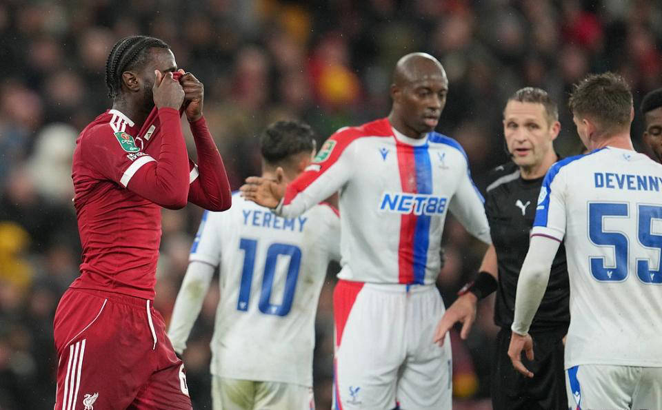 关于利物浦迎足总杯关键赛；今晚战术微调；质疑声仍在；轮换策略成焦点的信息