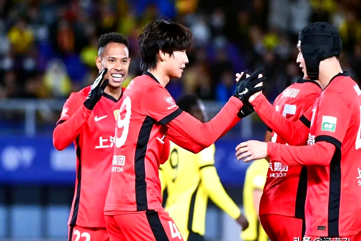 清晨上海海港备战欧冠，防线松动细节曝光，悬念犹存，球队文化再被提及的简单介绍-爱游戏体育